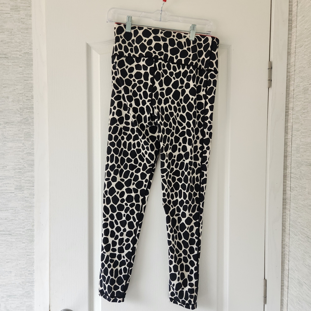 Mono B Giraffe Patterned Leggings Size L Euc